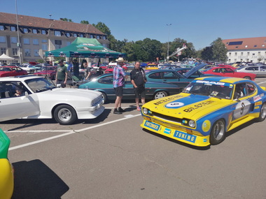 Schnapschsse und Impressionen vom vollen Parkplatz mit Capri's
Snapshots and impressions of the full car park with Capri's
Photos et impressions du parking plein  craquer avec Capri's